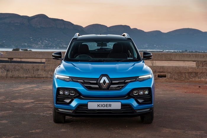 Blue Renault Kiger SUV front view 4K