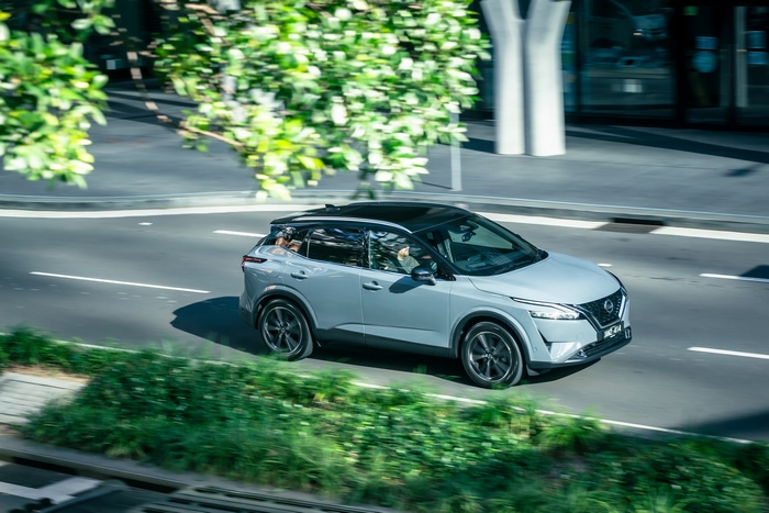 Nissan Qashqai 4K SUV driving on road