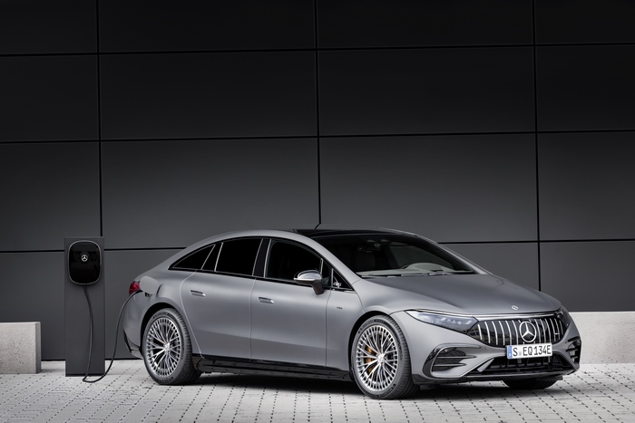 Mercedes-AMG EQS 53 electric car charging