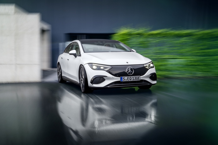 Mercedes-Benz EQE 350 Electric Art Line Luxury Car