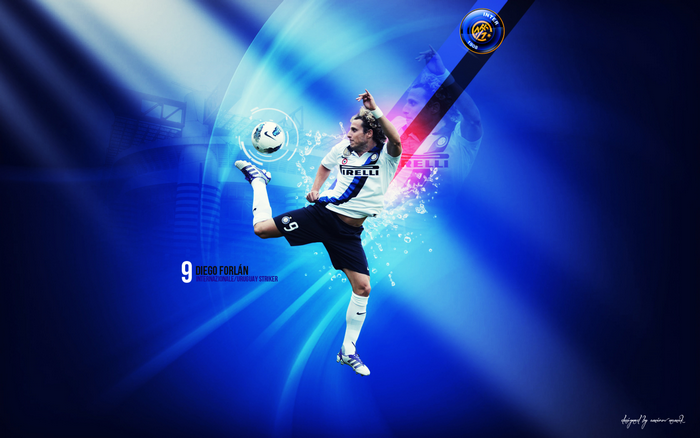 Diego Forlán, Inter Milan striker, kicking soccer ball