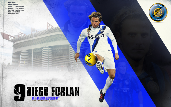 Diego Forlán playing football for Inter Milan