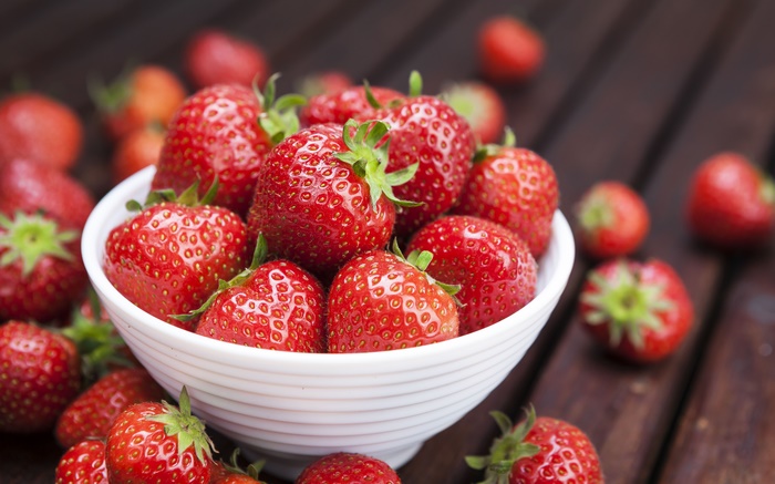 Bowl of Fresh Red Strawberries 4K