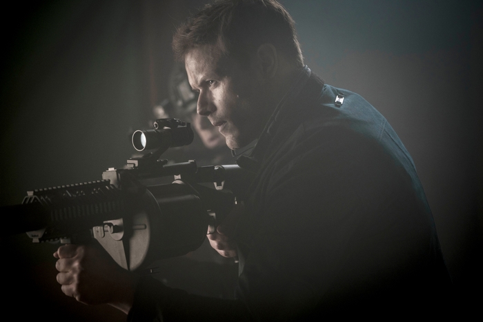 Sam Heughan aiming weapon in SAS: Red Notice