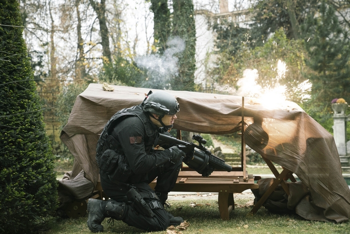 Tom Hopper in SAS: Red Notice combat scene