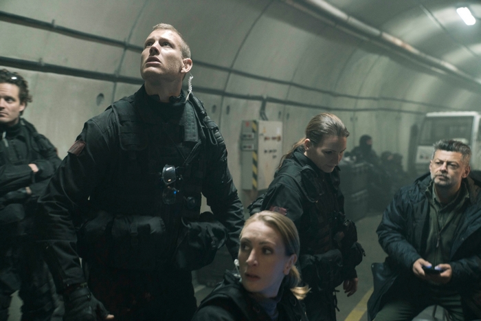 Tom Hopper and Andy Serkis in SAS: Red Notice