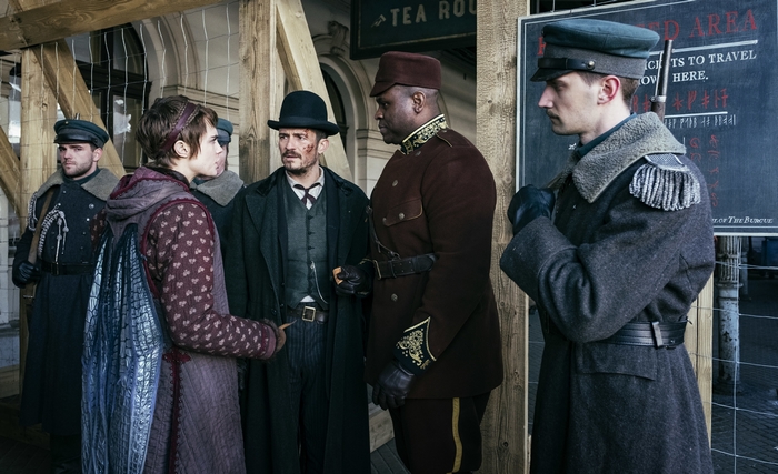 Carnival Row 4K: Vignette and Philo at checkpoint