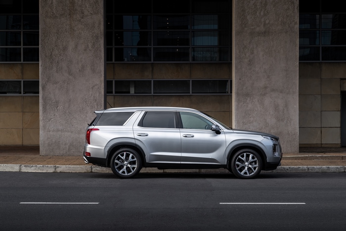 Side view of silver Hyundai Palisade SUV 4K