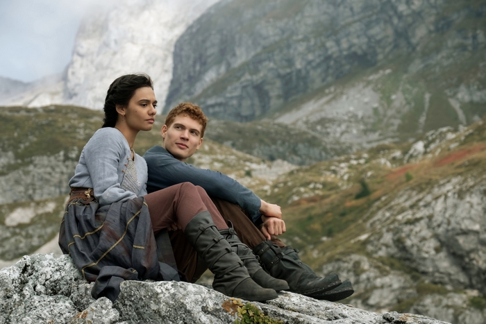 Josha Stradowski and Madeleine Madden in The Wheel Of Time