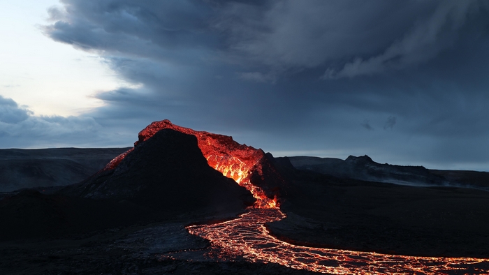 Dramatic volcanic eruption at Fagradalsfjall, Iceland
