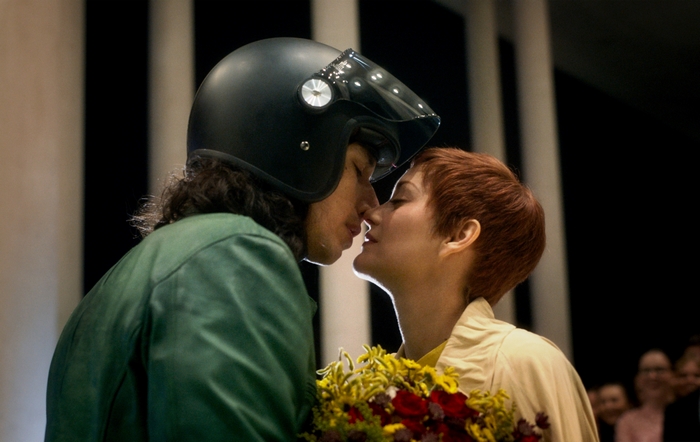 Adam Driver and Marion Cotillard kissing in Annette