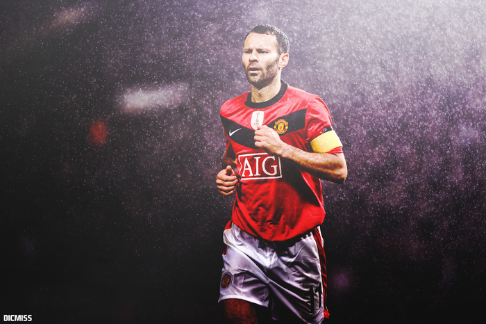 Ryan Giggs playing for Manchester United in the rain