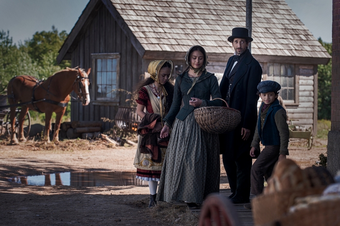 Adrien Brody and cast in Chapelwaite