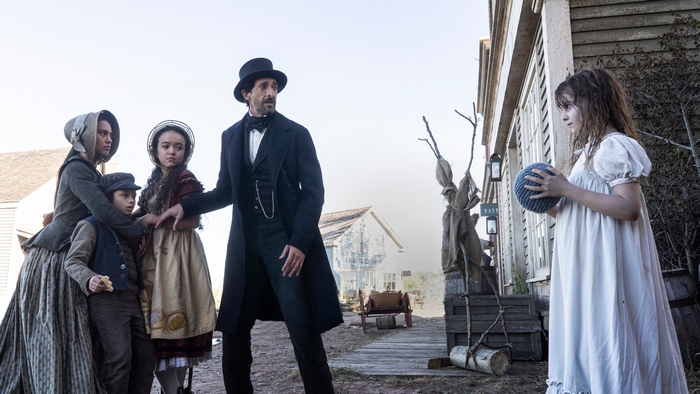 Chapelwaite: Adrien Brody and children face a mysterious girl