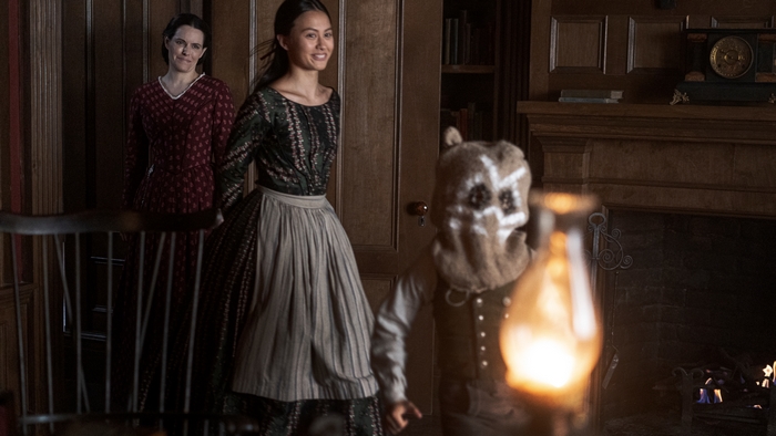 Chapelwaite: Emily Hampshire, woman, and masked child