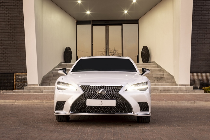 Lexus LS 500 luxury sedan parked at modern entrance