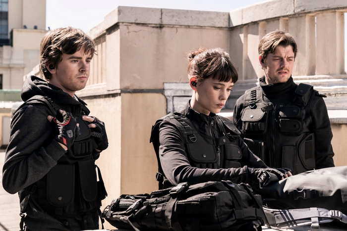 Freddie Highmore, Astrid Bergès-Frisbey, Sam Riley in tactical gear