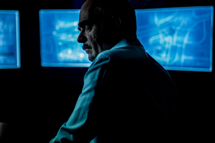 Luis Tosar in The Vault with blue screens