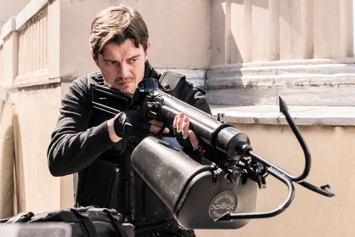 Sam Riley aiming grappling hook gun in The Vault (2021)
