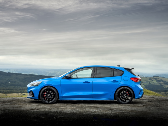 Blue Ford Focus ST on a mountain road