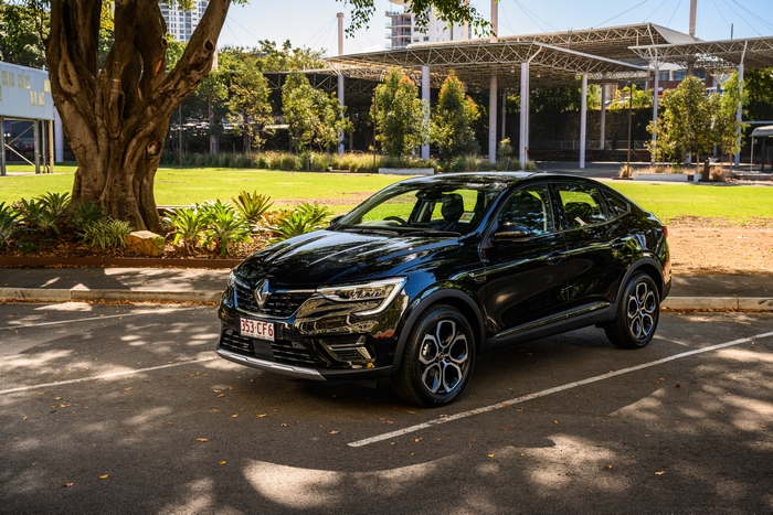Black Renault Arkana SUV parked in a sunny park