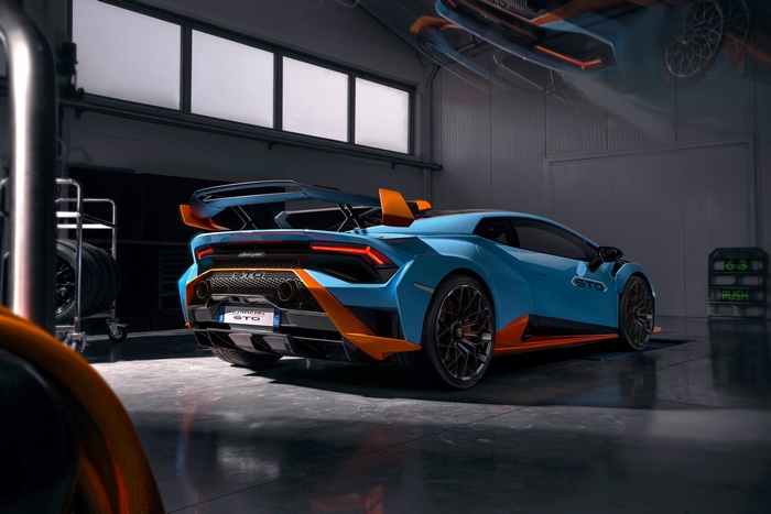 Lamborghini Huracán STO 4K Blue Supercar in Garage