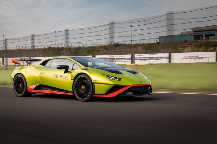 Lamborghini Huracán STO Green Supercar on Track