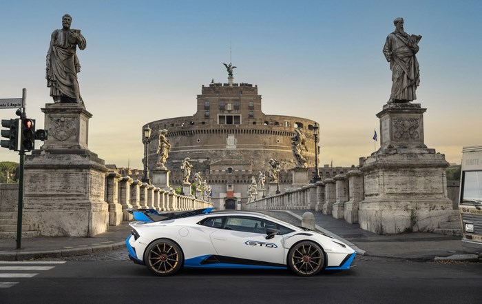 Lamborghini Huracán STO in Rome 4K