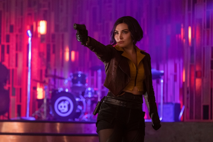 Faye Valentine with gun in Cowboy Bebop