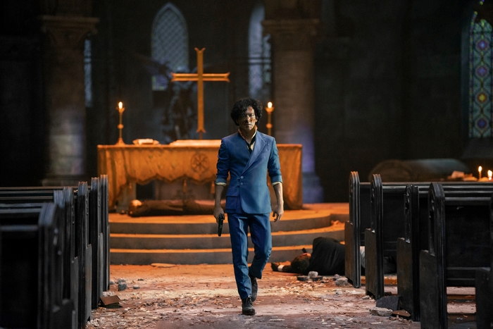 Spike Spiegel in a church after a shootout