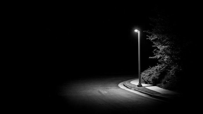 4K Noir Street Lamp Post in Darkness