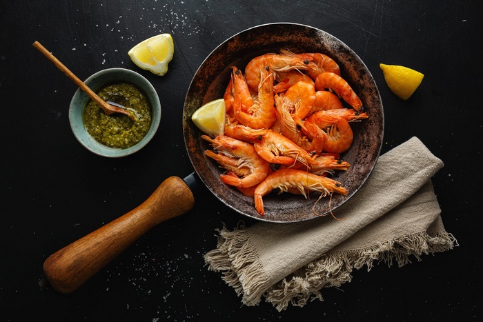 Fresh Cooked Shrimp with Lemon and Sauce