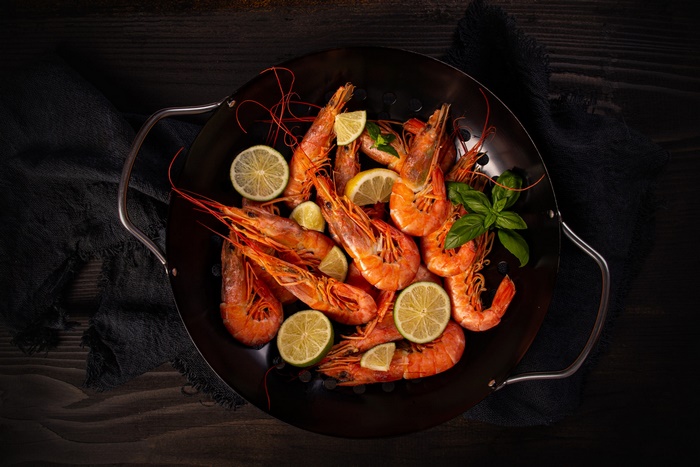 Cooked Shrimp with Lime and Basil in Pan