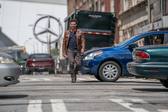Frank Grillo walking on a city street in Boss Level