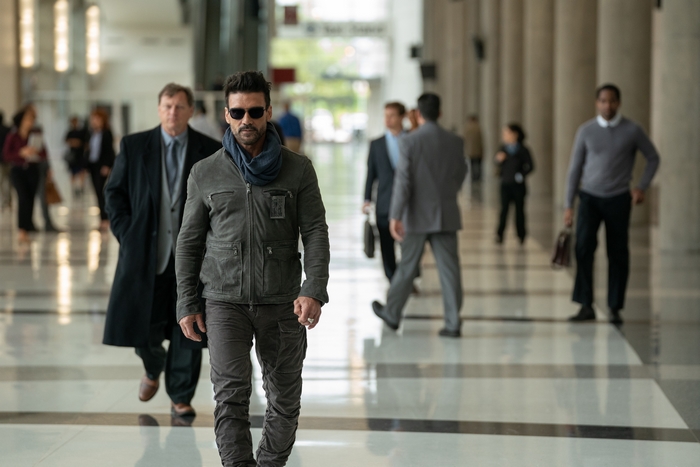 Frank Grillo walking in Boss Level 4K