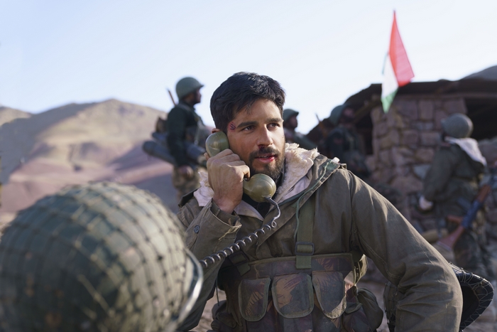 Sidharth Malhotra as a soldier on field phone in Shershaah