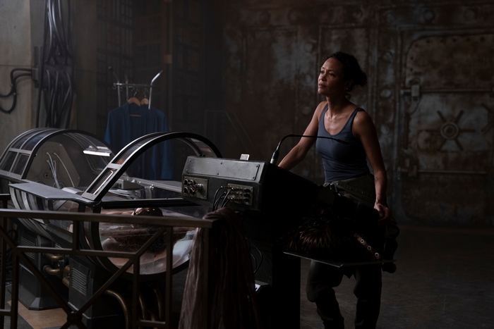 Thandiwe Newton operating machinery in Reminiscence