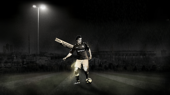 Mats Hummels of Borussia Dortmund under a street light