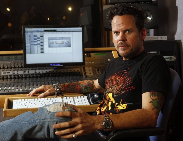 Gary Allan in recording studio