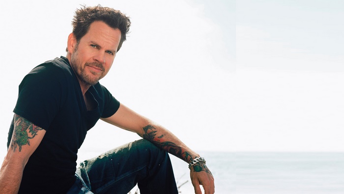 Gary Allan with tattoos looking at camera