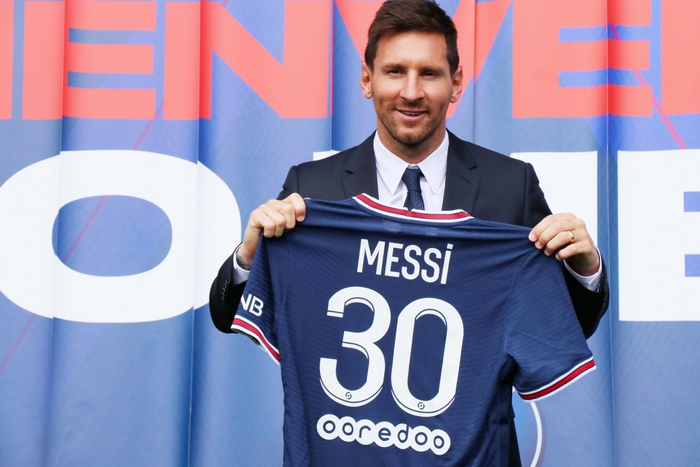 Lionel Messi unveils Paris Saint-Germain jersey