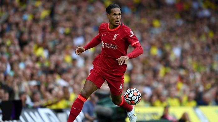 Virgil Van Dijk playing for Liverpool F.C.