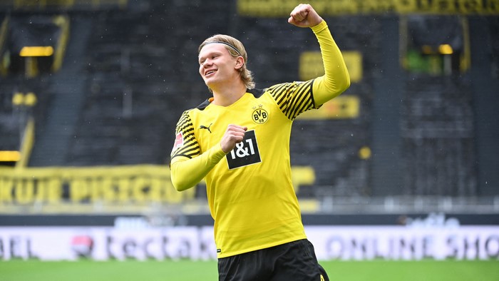 Erling Haaland celebrates for Borussia Dortmund