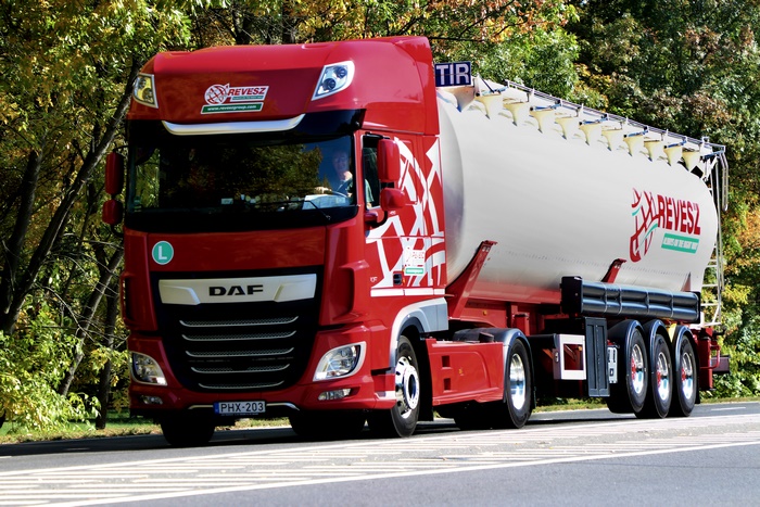 REVESZ DAF XF 450 FT truck with tanker