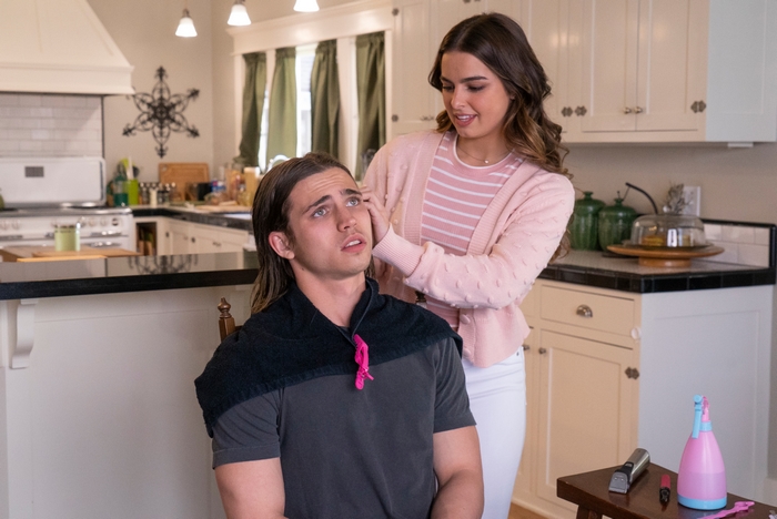 Addison Rae gives Tanner Buchanan a haircut in Hes All That