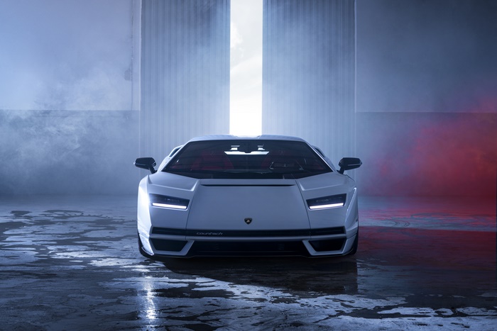 Lamborghini Countach LPI 800-4 in dramatic lighting