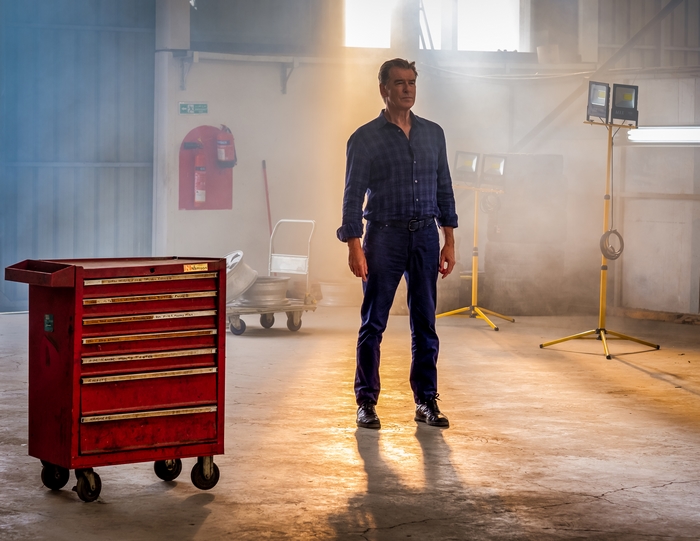 Pierce Brosnan in The Misfits in a hazy workshop