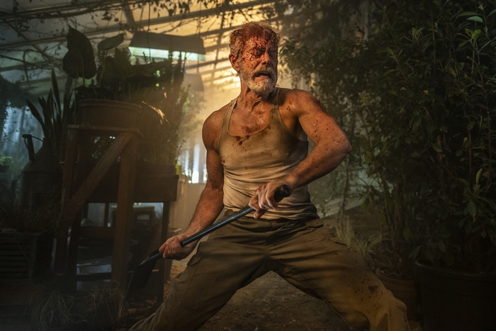 Bloody Stephen Lang wielding crowbar in Dont Breathe 2