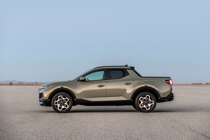 Hyundai Santa Cruz pickup truck side view