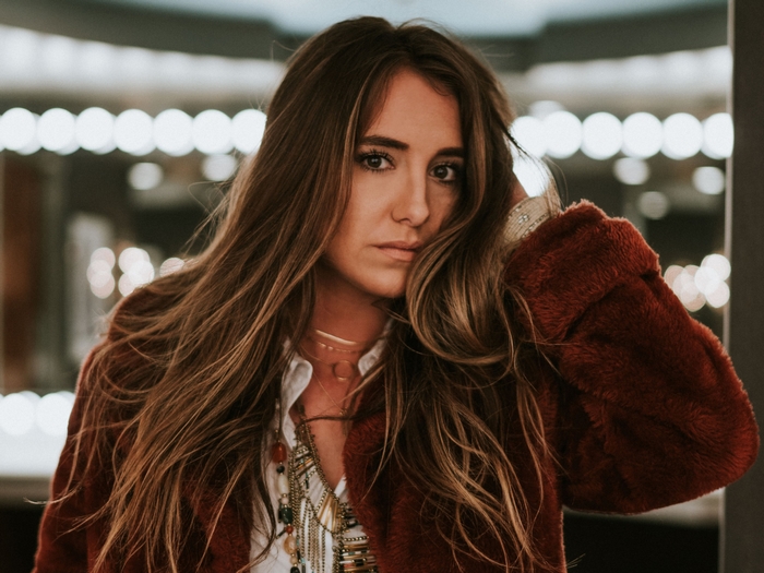 Lainey Wilson, Country Singer in Fur Coat